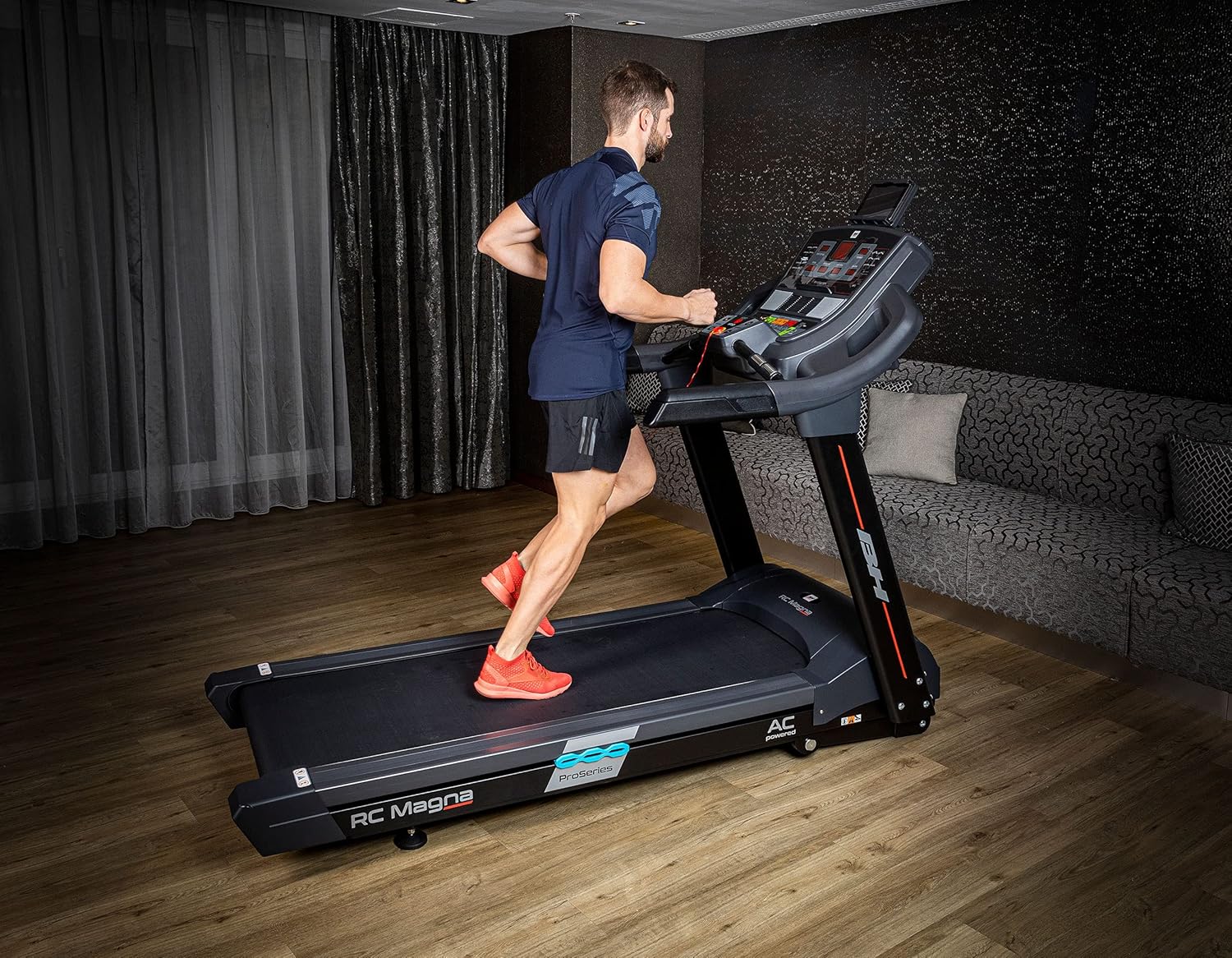 BH Fitness, 3.5 HP RC Magna Treadmill, G6509I