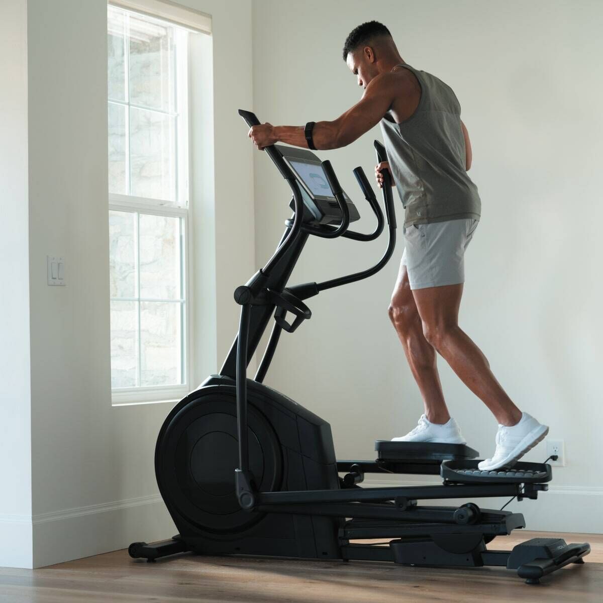 NordicTrack AirGlide 14i Elliptical Cross Trainer Machine