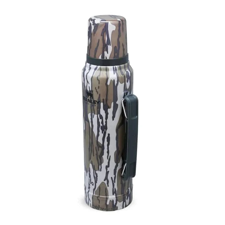 Stanley Classic Legendary Bottle, Vacuum Insulated, 1L/1.1QT Mossy Oak Bottomland