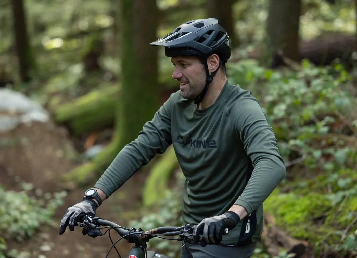 Lazer Jackal KinetiCore Helmet – Premium MTB Trail Helmet