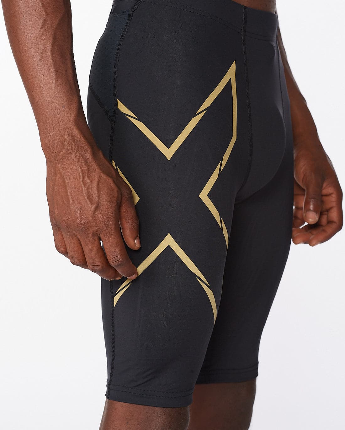 2Xu, Light Speed Compression Shorts X Small, Ma5331B, Black/Gold Reflective - Athletix.ae