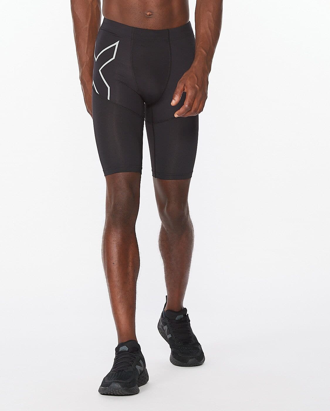 2Xu, Men'S Aero Vent Compression Shorts Medium, Ma6108B, Black/Silver Reflective - Athletix.ae