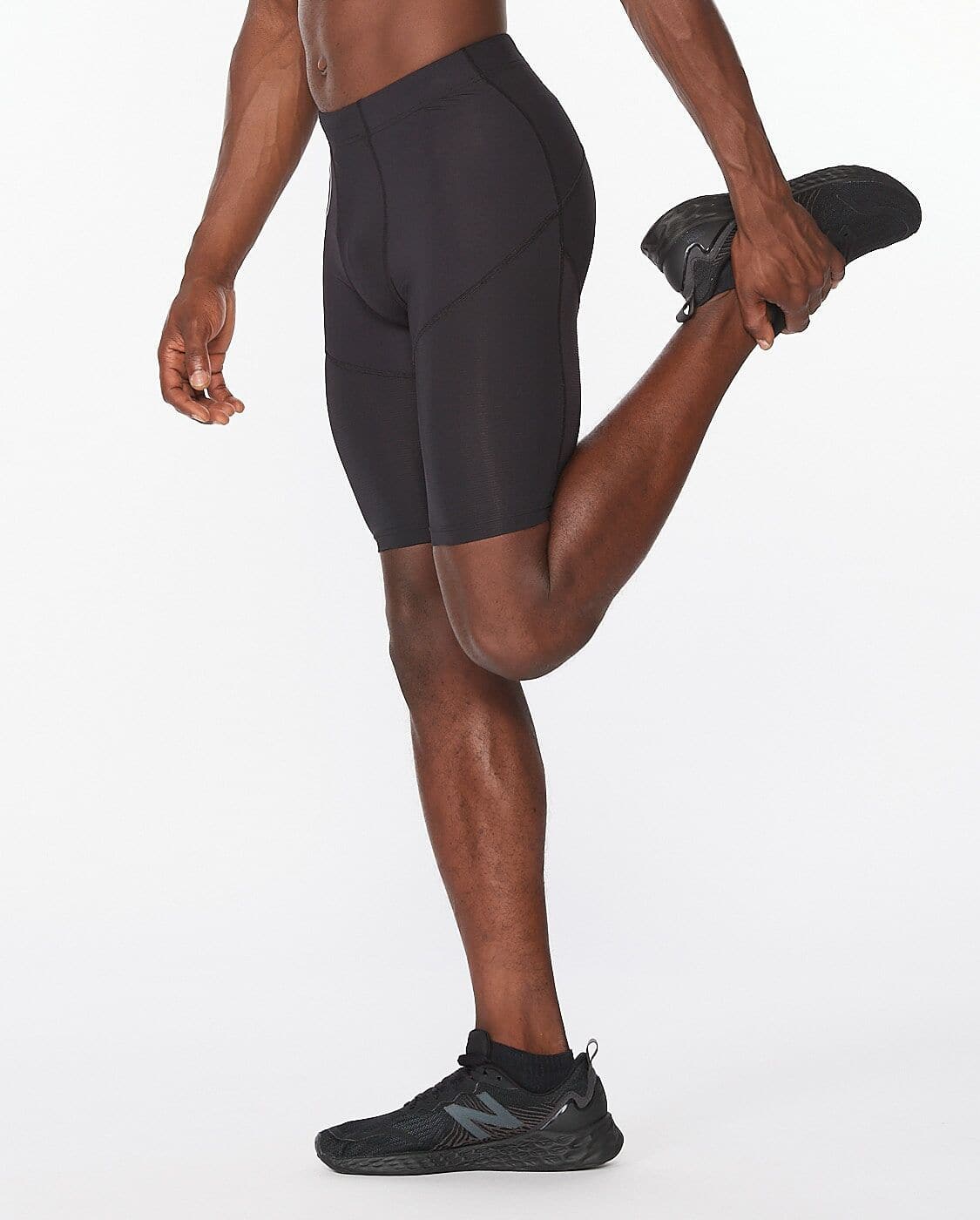 2Xu, Men'S Aero Vent Compression Shorts Medium, Ma6108B, Black/Silver Reflective - Athletix.ae