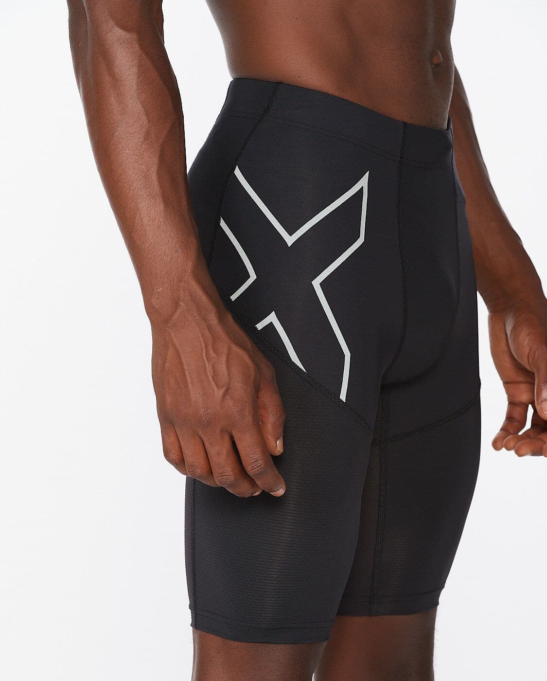 2Xu, Men'S Aero Vent Compression Shorts Medium, Ma6108B, Black/Silver Reflective - Athletix.ae