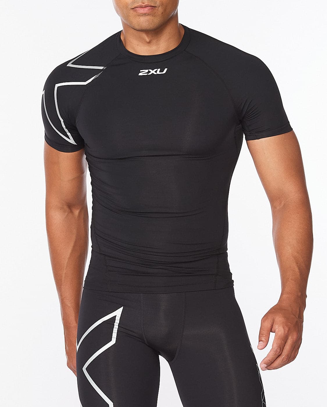 2Xu, Core Compression Short Sleeve Small, Ma6399A, Black/Silver - Athletix.ae