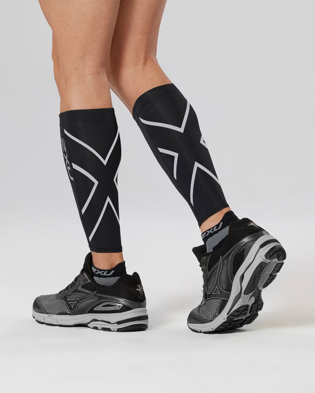 2Xu, Compression Calf Guards Medium, Ua1987B, Black/Black - Athletix.ae