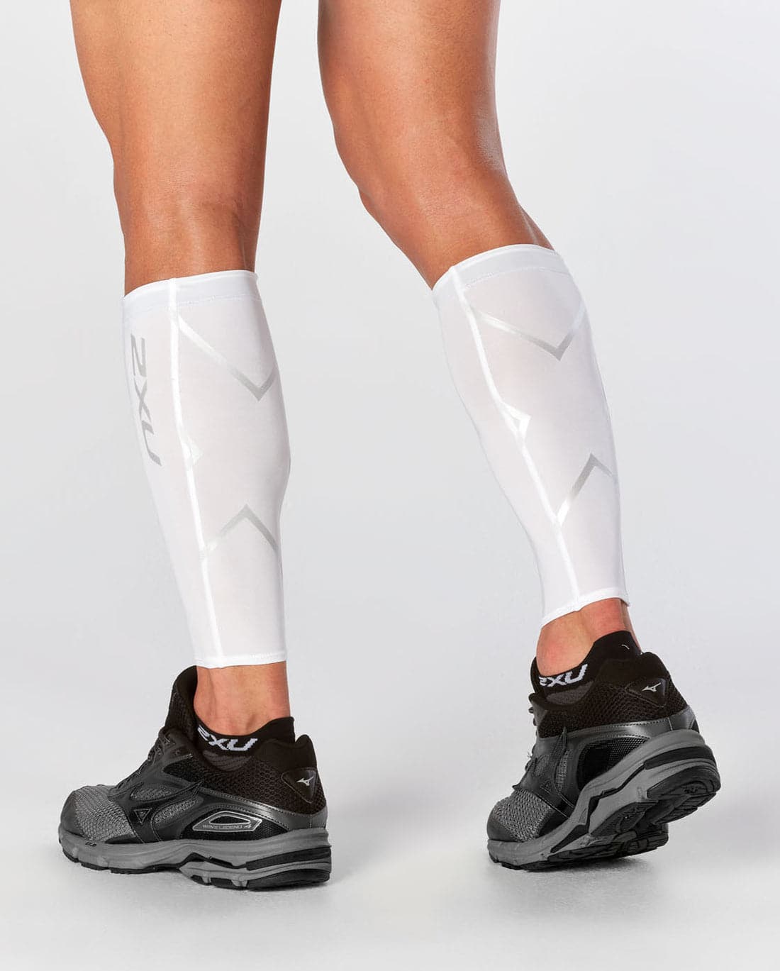 2Xu, Compression Calf Guards Large, Ua1987B, White/White - Athletix.ae